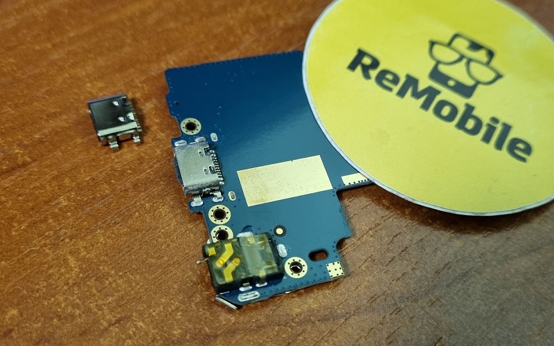 Заміна гнізда юсб Леново Таб М10